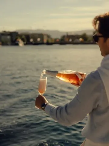 raz_kind Instagram post about Lake Geneva travel