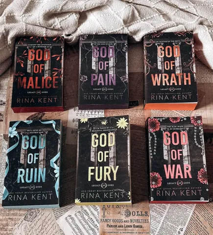 readingmypages Instagram post about Dark romance series recommendation