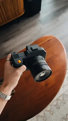 renzsadiwa Instagram post about Hasselblad camera aspiration