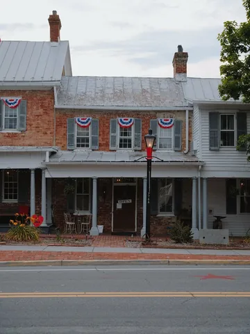 reviewsshewrote Instagram post about Historic inn visit