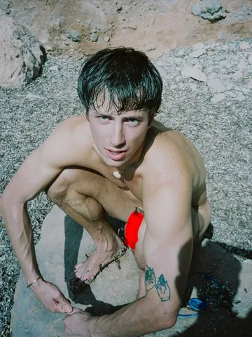 rhyskosakowski Instagram post about Water and lifestyle