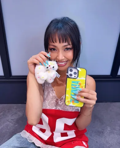 riehata Instagram post about ブランドコラボレーション