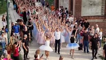 robertobolle Instagram post about OnDance March