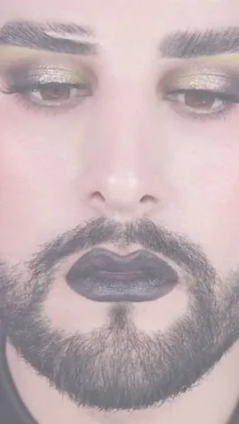 robertwlsh Instagram post about Lip makeup technique