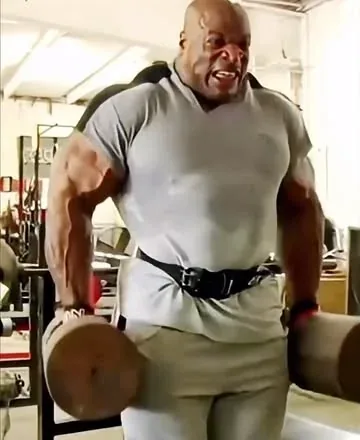 ronniecoleman8 Instagram post about Offseason mass building