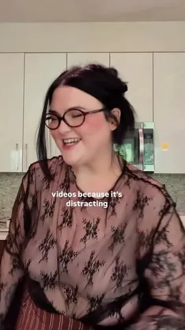 roseybeeme Instagram post about Smoothing bra