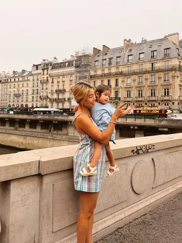 rrayyme Instagram post about Family travel in Paris