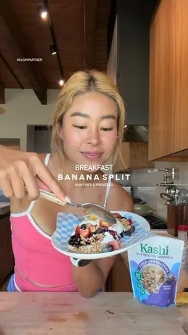 rrayyme Instagram post about Kashi GutHealth Granola