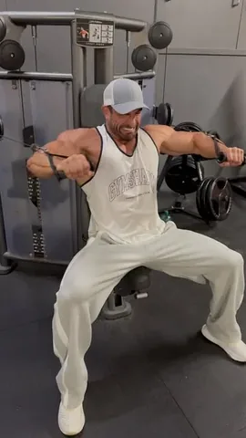 ryanjterry Instagram post about Chest exercise technique