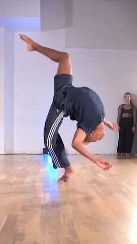 sabrinalonis Instagram post about Performance de danse contemporaine