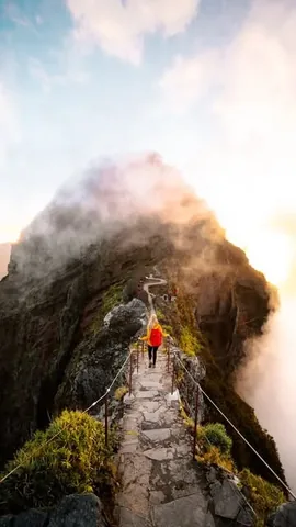 saltinourhair Instagram post about Madeira hiking times