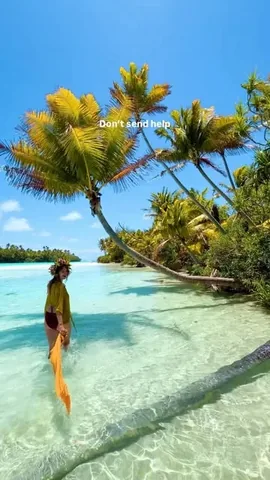 saltinourhair Instagram post about Aitutaki travel