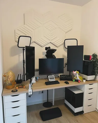 samoraeu Instagram post about White streaming setup redesign