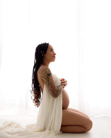 samoraeu Instagram post about Motherhood