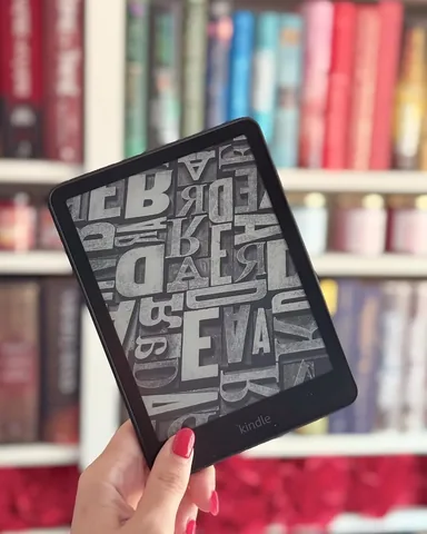 sam_the_fangirl_ Instagram post about Kindle reading setup