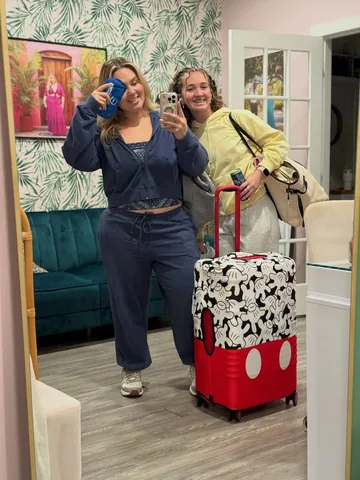 sarahhhrae Instagram post about Disney travel arrival