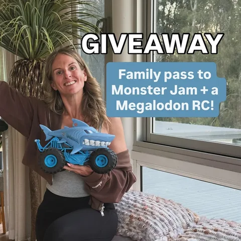 sarahkearnsofficial Instagram post about Giveaway