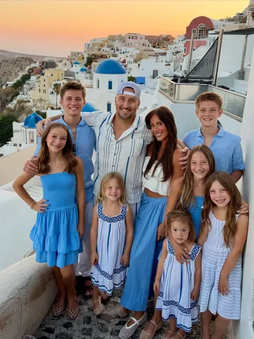 sarah_lit Instagram post about Family travel in Greece