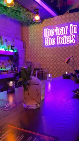 sassyconfetti Instagram post about Chicago bar recommendation
