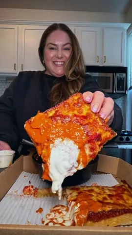 sassyconfetti Instagram post about Chicago food recommendation