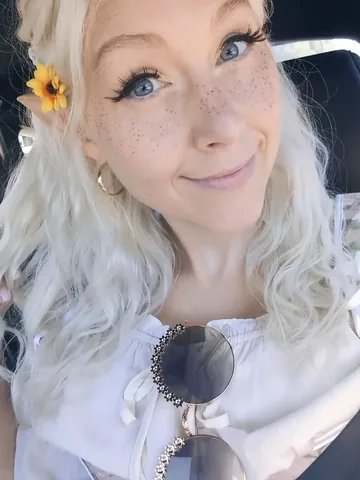 savagegiggles Instagram post about Renaissance faire visit