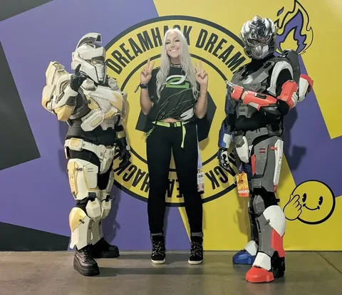savagegiggles Instagram post about Cosplay community