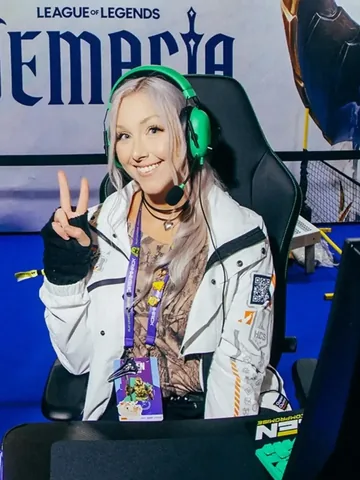 savagegiggles Instagram post about DreamHack Birmingham
