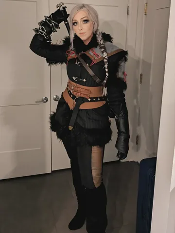 savagegiggles Instagram post about Cosplay craftsmanship
