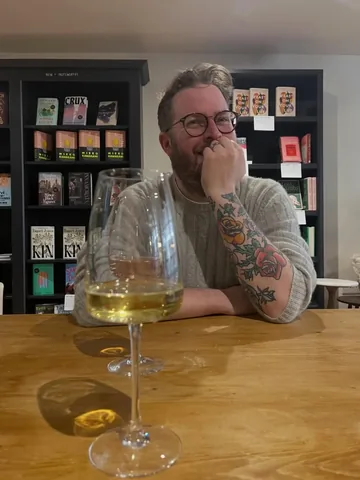 savidgereads Instagram post about April memories