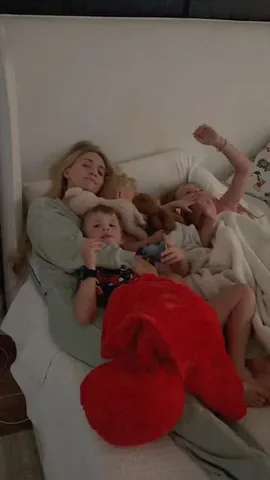 sav.labrant Instagram post about Motherhood