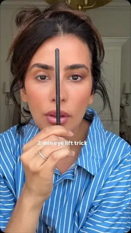 sazan Instagram post about Eyeliner technique
