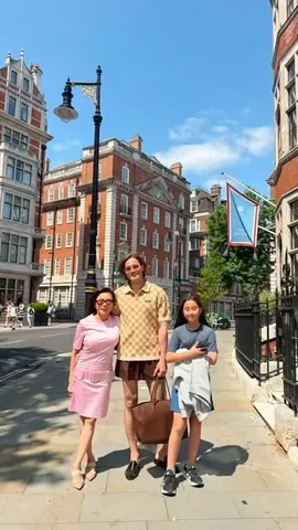 scarletsnowbelo Instagram post about Family trip to London