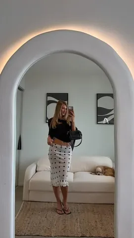 shanigrimmond Instagram post about Family humor