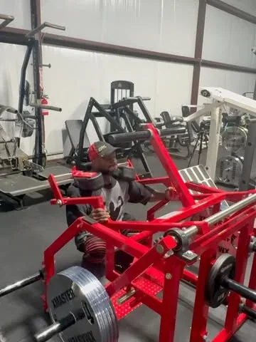 shaunclarida Instagram post about Leg training
