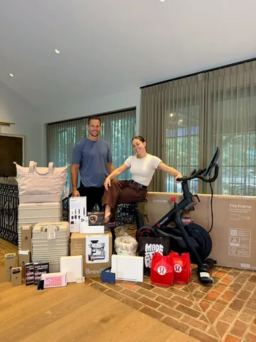 shawnjohnson Instagram post about Prize giveaway