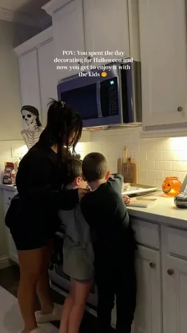 shellykowatch Instagram post about Halloween