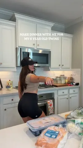 shellykowatch Instagram post about Meal preparation