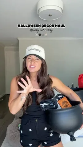 shellykowatch Instagram post about Halloween decor