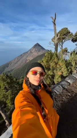 sheylagiraldo Instagram post about Volcán de Fuego hiking
