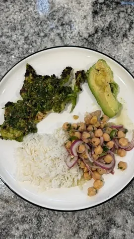 sheylagiraldo Instagram post about Weight cycling and emotional eating