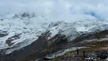 sheylagiraldo Instagram post about Mount Rainier hiking