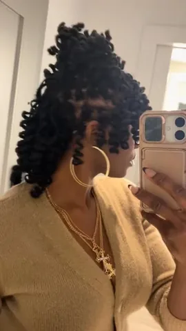_silvermonique Instagram post about Curling locs