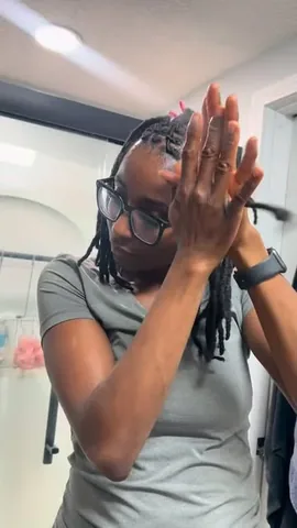 _silvermonique Instagram post about DIY loc styling