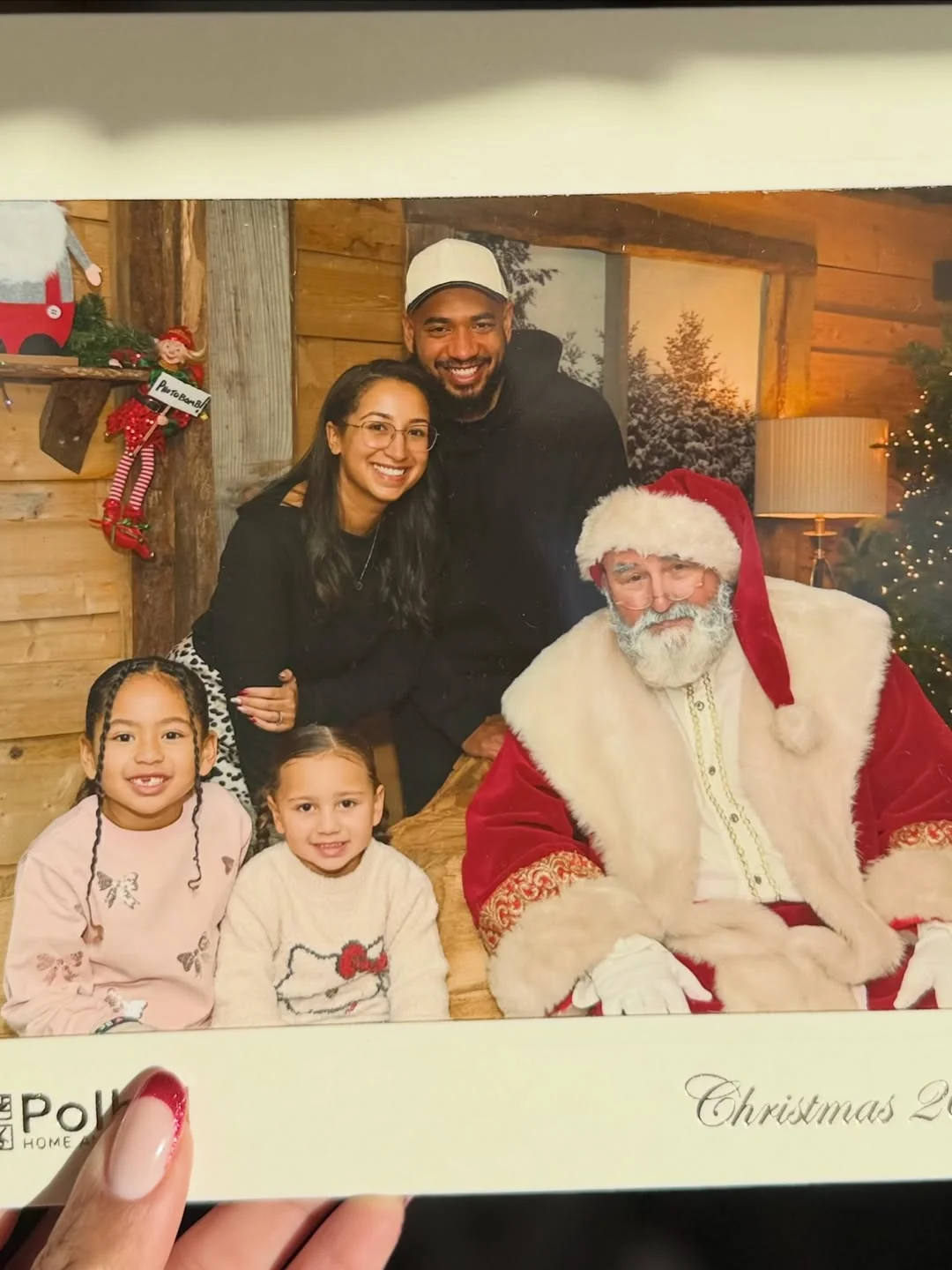 simplycantara Instagram post about Christmas greeting