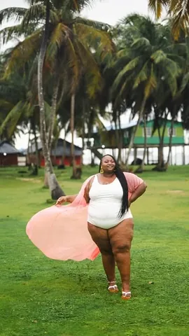simplycurvee Instagram post about Plus size self confidence
