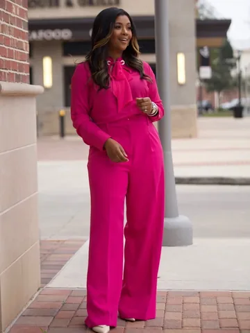 simplydaph Instagram post about Valentine’s fashion