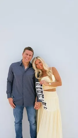 simplyliv.co Instagram post about Pregnancy announcement