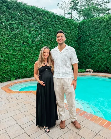 simply.toni Instagram post about Maternity fashion