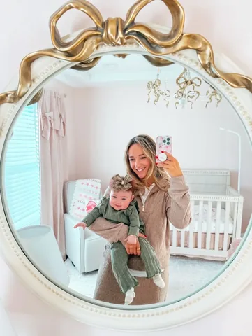 simply.toni Instagram post about Motherhood