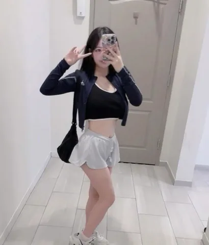 smolmikuu Instagram post about Korea and Japan trip